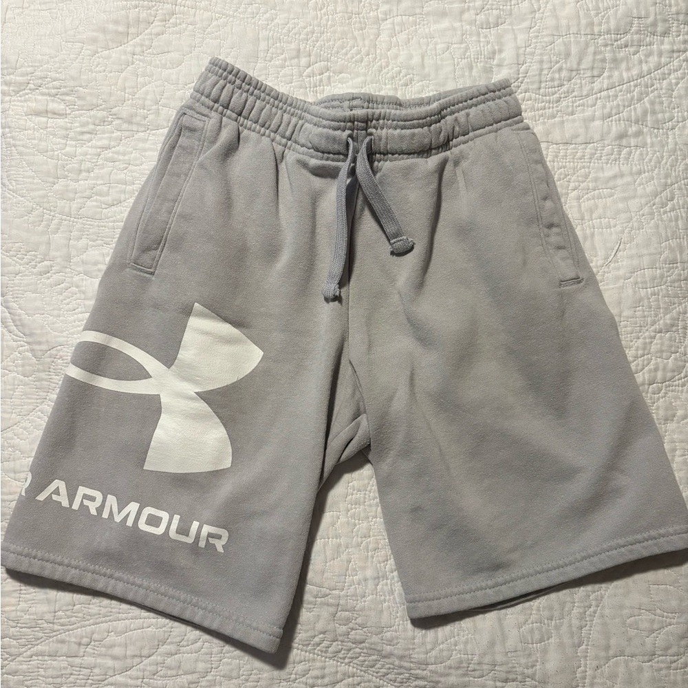 Boys Under Armour Gray Athletic Shorts size Medium youth